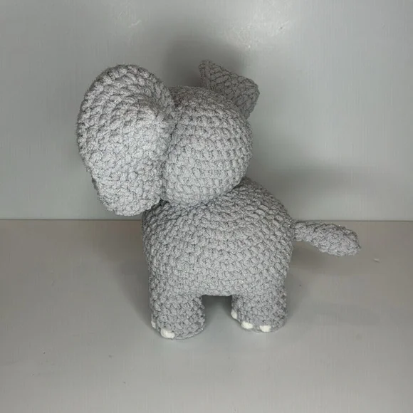Sparkly crochet elephant plush - Picture 5 of 9